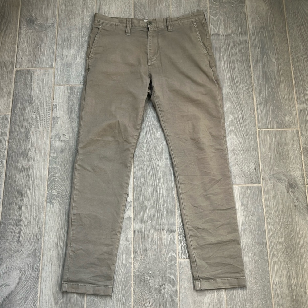 MADEWELL MENS 33 X 32 Slim Chino Pants: COOLMAX Edition MD157.